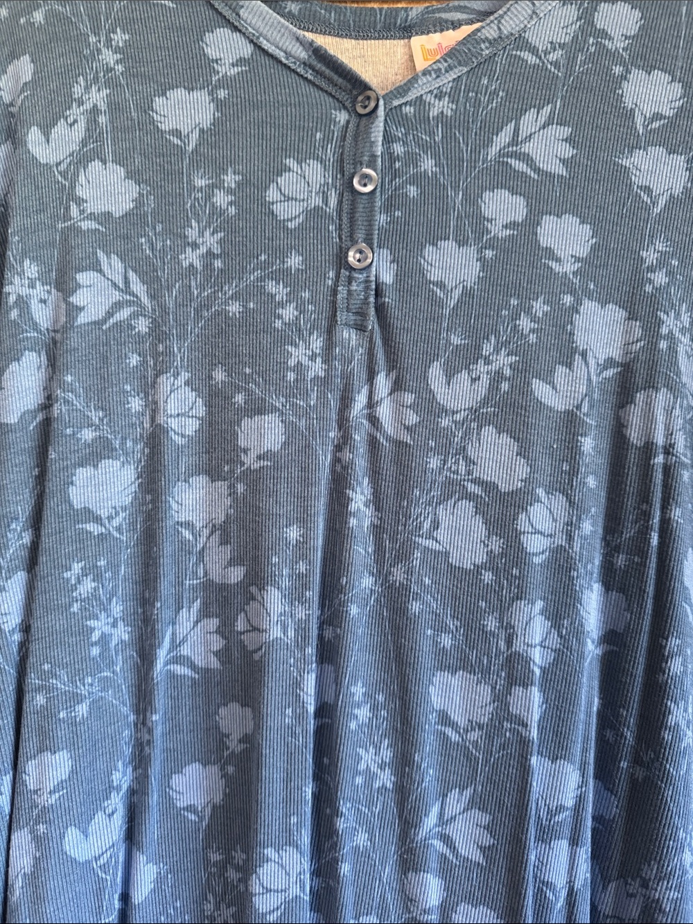 LuLaRoe Bailey Y-Neck Top - blue floral print ~ size XL